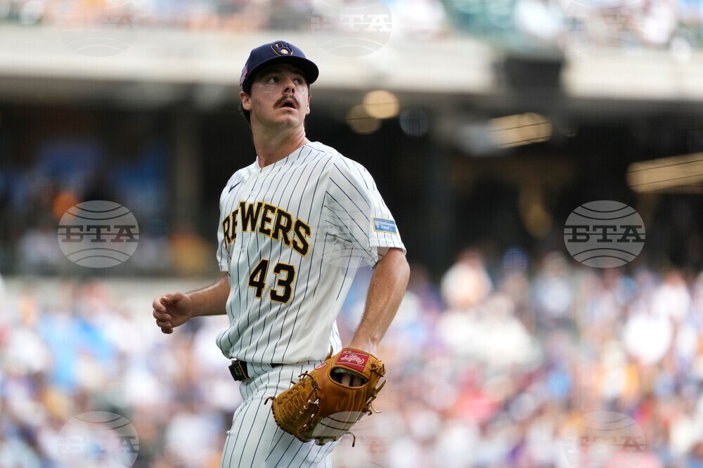 Braves Brewers Baseball