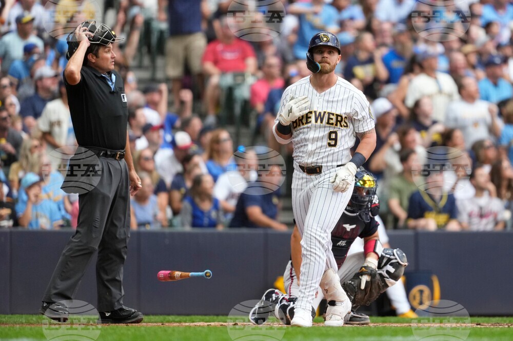 Braves Brewers Baseball