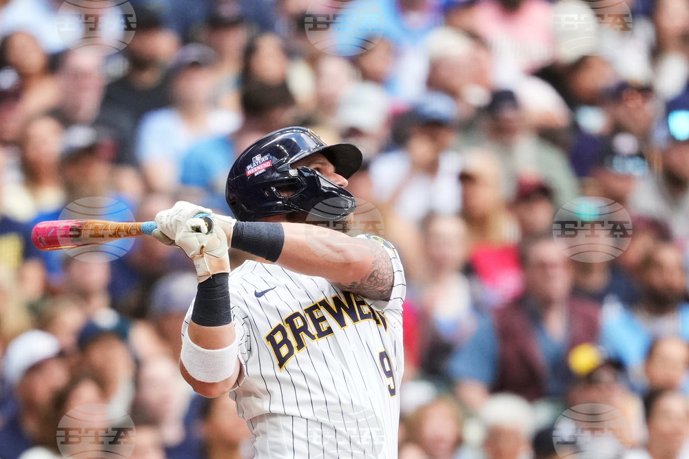 Braves Brewers Baseball