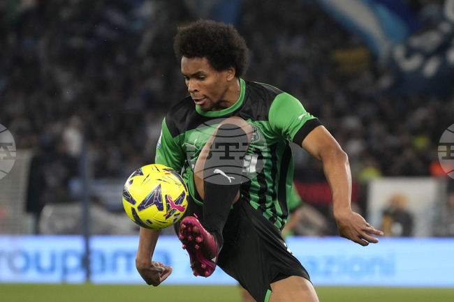 Съндърланд преговаря за нападателя на Сасуоло Арман Лориенте