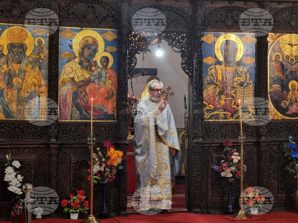 Плевен - храм „Свети Николай“ - неделна служба