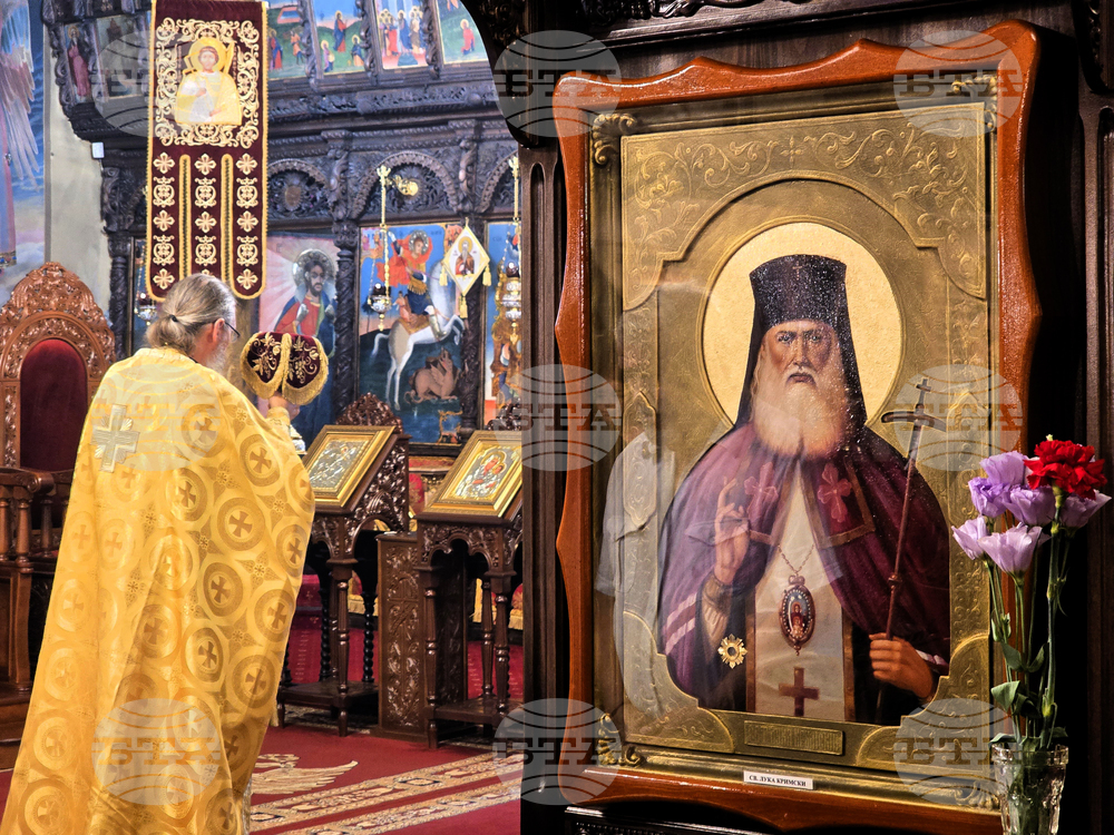 Сливен - храм „Свети Димитър Солунски“ - литургия