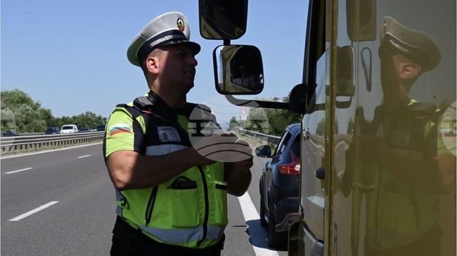 Столични полицаи санкционираха 13 шофьори за шумни автомобили през уикенда, 82 водачи на камиони са наказани за техническа неизправност