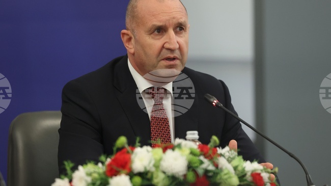 Заглушителят, открит в столичния квартал „Драгалевци“, е бил поставен на джип, ясен е собственикът му, съобщи премиерът Румен Радев