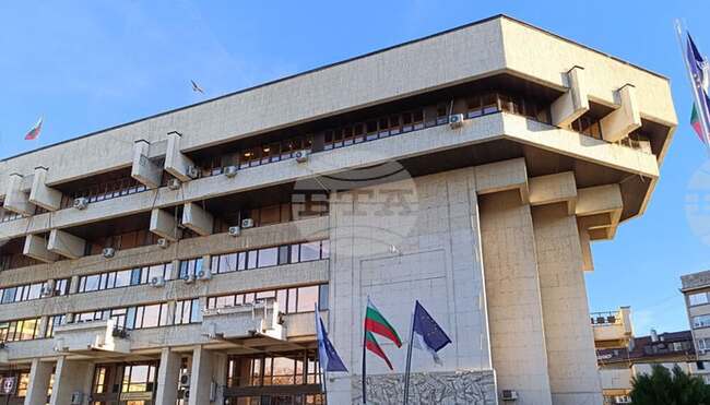 Информационният център на Областната управа в Русе ще работи с намален капацитет утре следобед 