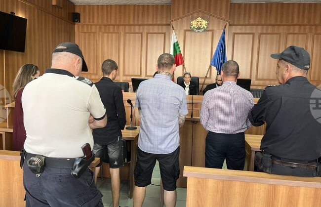 Окръжният съд в Пловдив остави в ареста обявения за лидер на групата "Кръв и чест" в Пловдив, бащата и синът са с парична гаранция