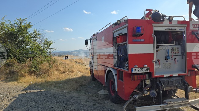 Върху горска постеля се е прехвърлил пожарът край Кърджали, превантивно са евакуирани три семейства