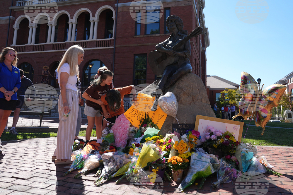 Obit Dolly Parton Reaction