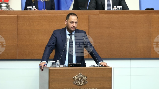 Твърдо заставаме зад управленската програма на кабинета и сме готови да я превърнем в действащо законодателство, заяви Петър Витанов от "Прогресивна България"