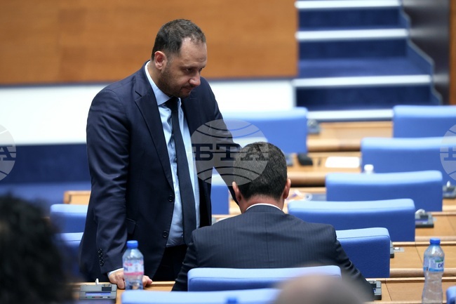 Парламентът ратифицира договора и меморандума за придобиване на минни ловци от Нидерландия и Белгия на две четения