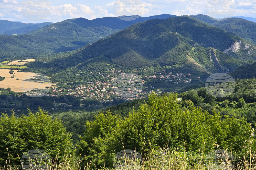 Село Челопек - литературни табели - монтаж