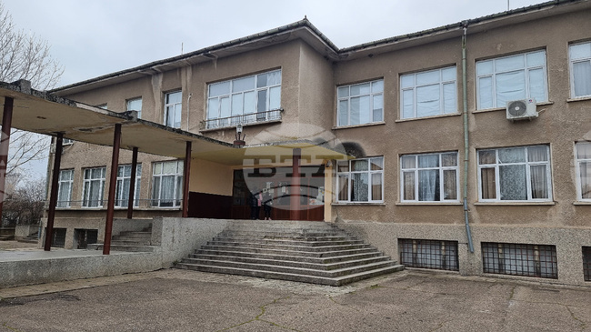 Общинските съветници в Лом гласуваха за запазване на училищата в селата Сталийска махала и Замфир с маломерни и слети паралелки