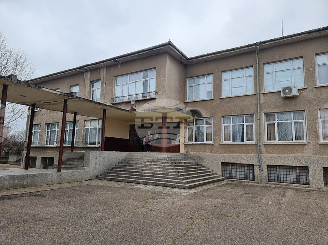 Общинските съветници в Лом гласуваха за запазване на училищата в селата Сталийска махала и Замфир с маломерни и слети паралелки