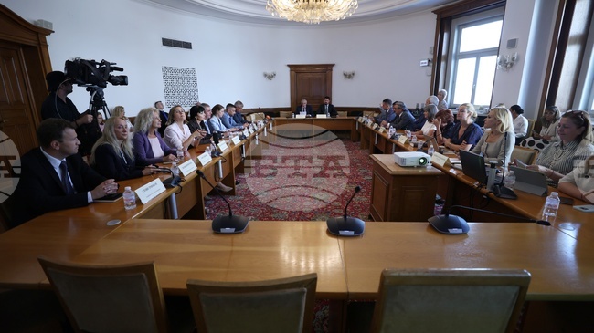 Комисията по културата и медиите прие годишния отчет на Съвета за електронни медии