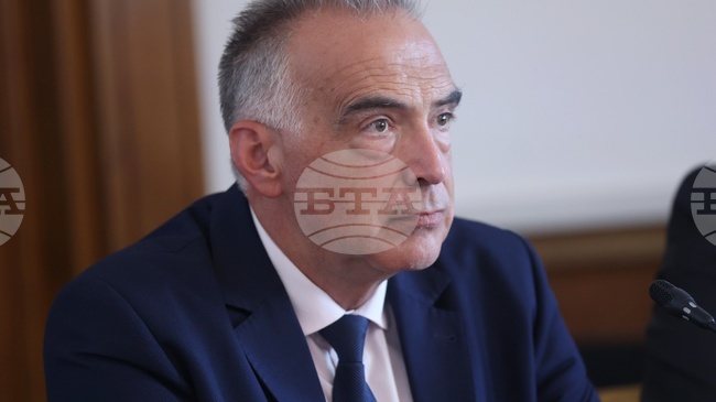 Правилата за обществения съвет са по-централизирани и са направени, за да може той да работи, каза председателят на медийната комисия Антон Кутев