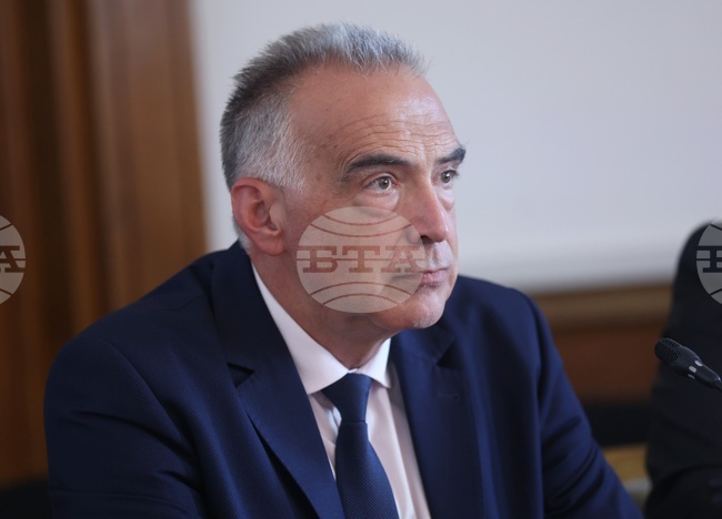 Правилата за обществения съвет са по-централизирани и са направени, за да може той да работи, каза председателят на медийната комисия Антон Кутев