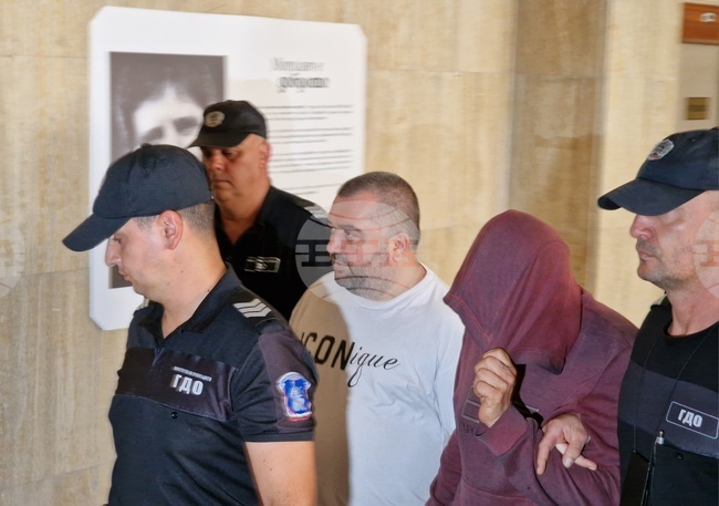 Окръжният съд в Бургас остави в ареста двама обвиняеми за пласмент на наркотици в особено големи размери