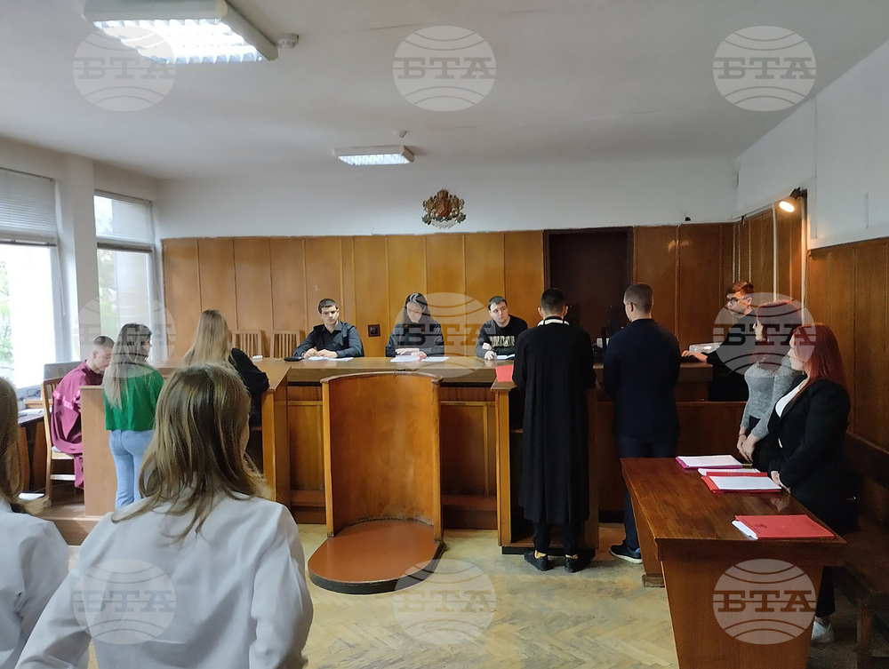 Ученици от Монтана посетиха Съдебната палата в града и разиграха симулативен съдебен процес