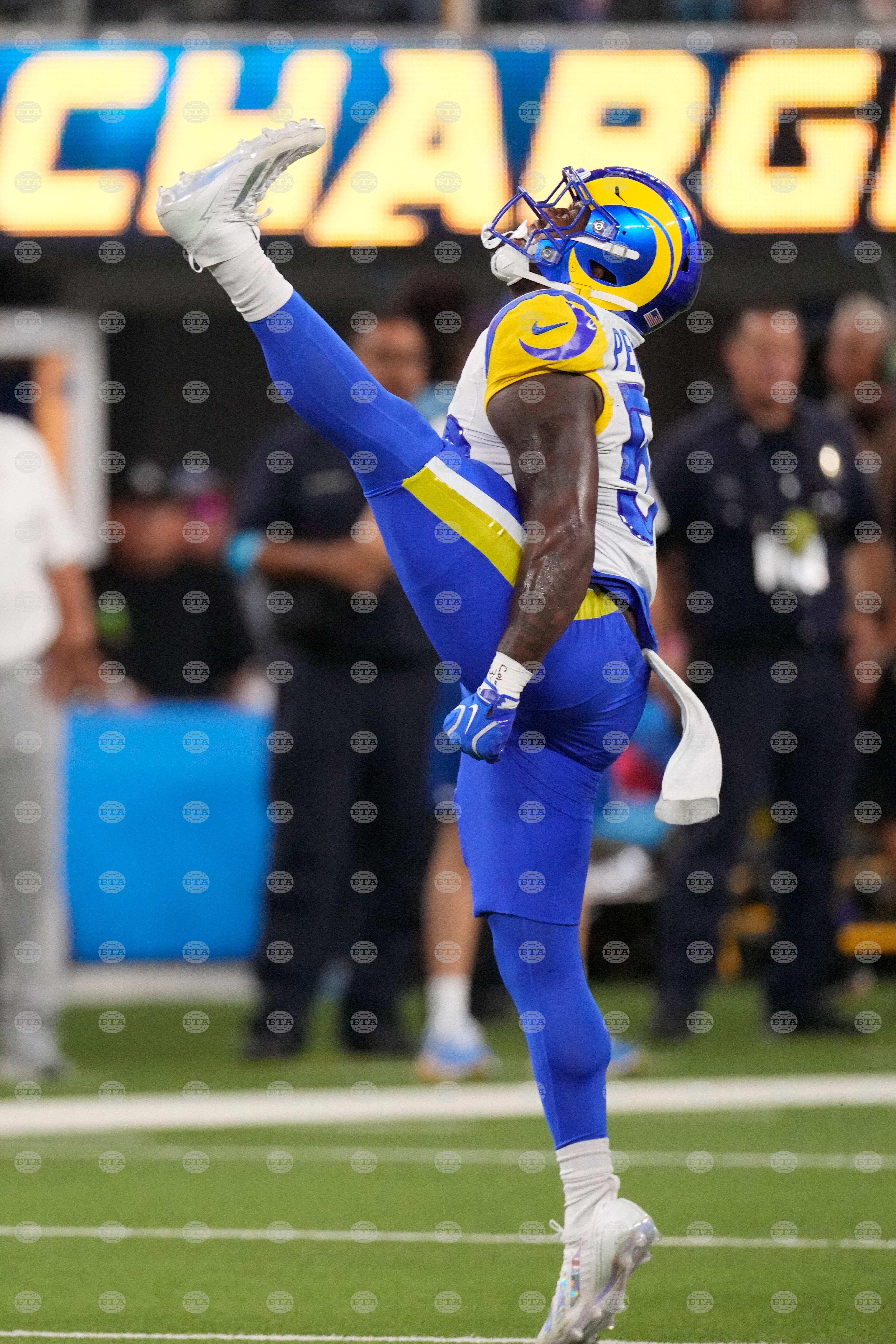 Rams Chargers Football
