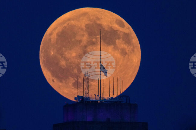 APTOPIX Missouri Lunar Eclipse