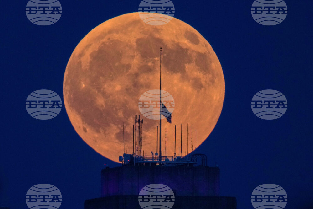 APTOPIX Missouri Lunar Eclipse