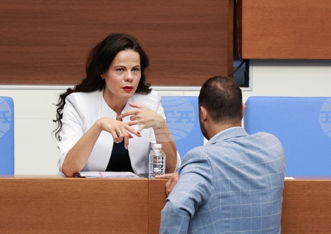 Няма регистрирана услуга по предоставяне на подслон в Гложенския манастир, предстои проверка, каза министър Катя Ивкова