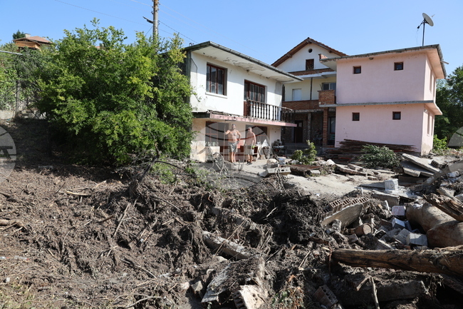 Twenty Servicemen Continue Recovery Efforts in Flood-Hit Strumyani