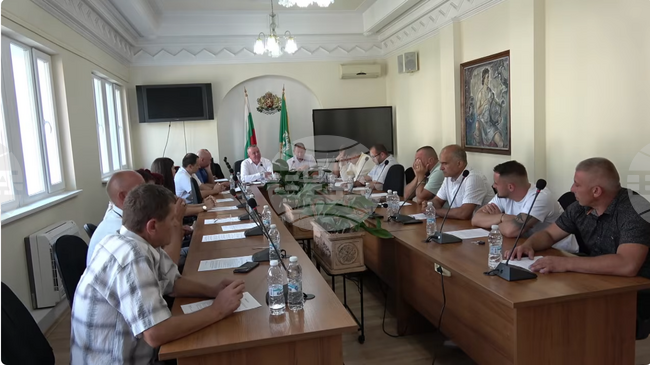 Училищата и детските градини в община Мадан са готови за новата учебна година, според представения отчет пред ОбС