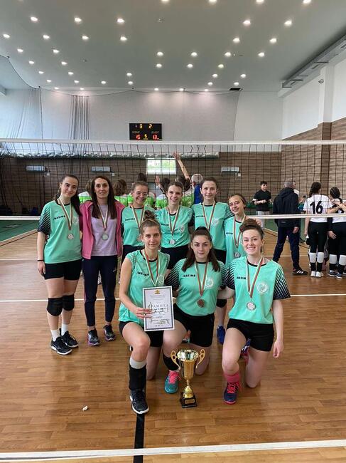 Община Кюстендил: Второ място в България за девойките от ПМГ „Проф. Емануил Иванов“ на финали на ученически игри по волейбол 2022 – 2023 г.