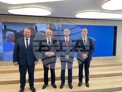 Снимка: офис на Илхан Кючюк