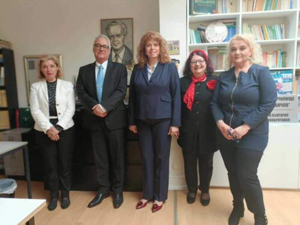 VP Iotova Visits Bulgarian School in London