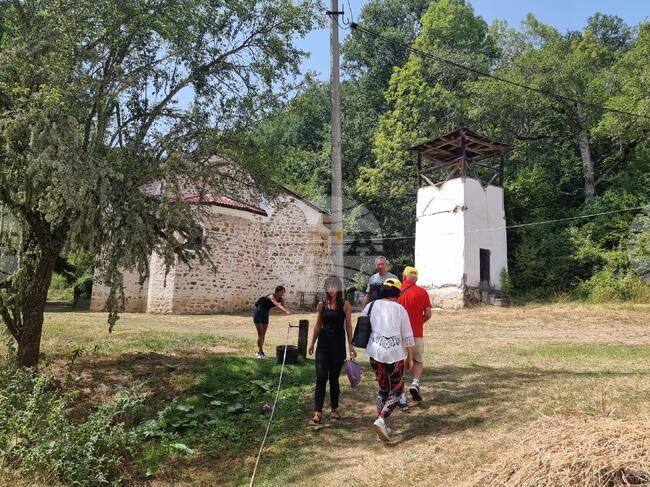 Празникът на Трекляно - най-малката община в България, събра жители и гости в местността Врелото