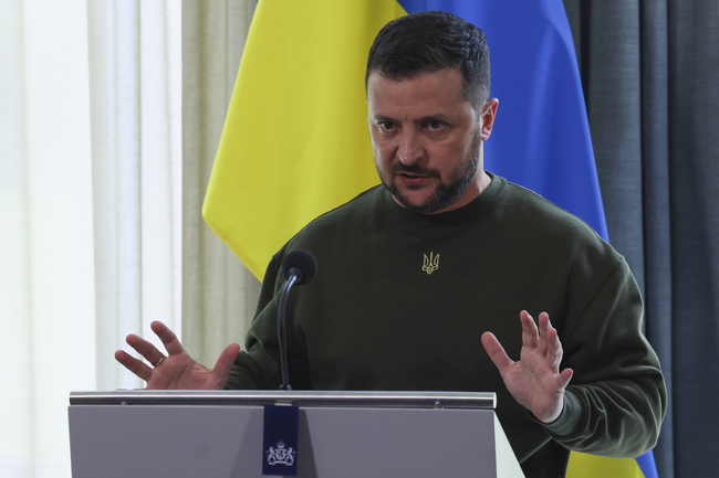 Според Зеленски "не е реалистично" да се очаква Украйна да се присъедини към НАТО сега