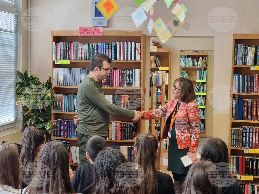 Варна - Библиотека - гостуване на Никола Чалъков