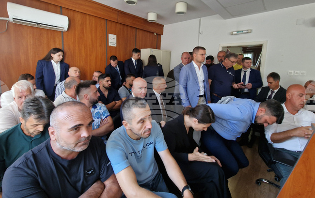 Повече от час беше необходим на съда в Кочани, Северна Македония, да опише присъстващите в залата за делото срещу Ива Михайлова