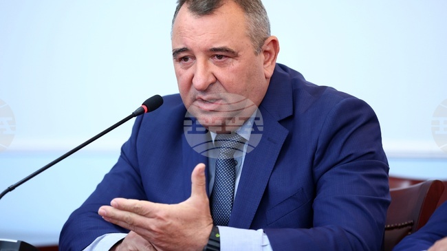 Най-важното е да бъдем хора и да помагаме, каза д-р Валентин Димитров, директор на болница "Пирогов" по повод годишнината от пожара в Кочани 