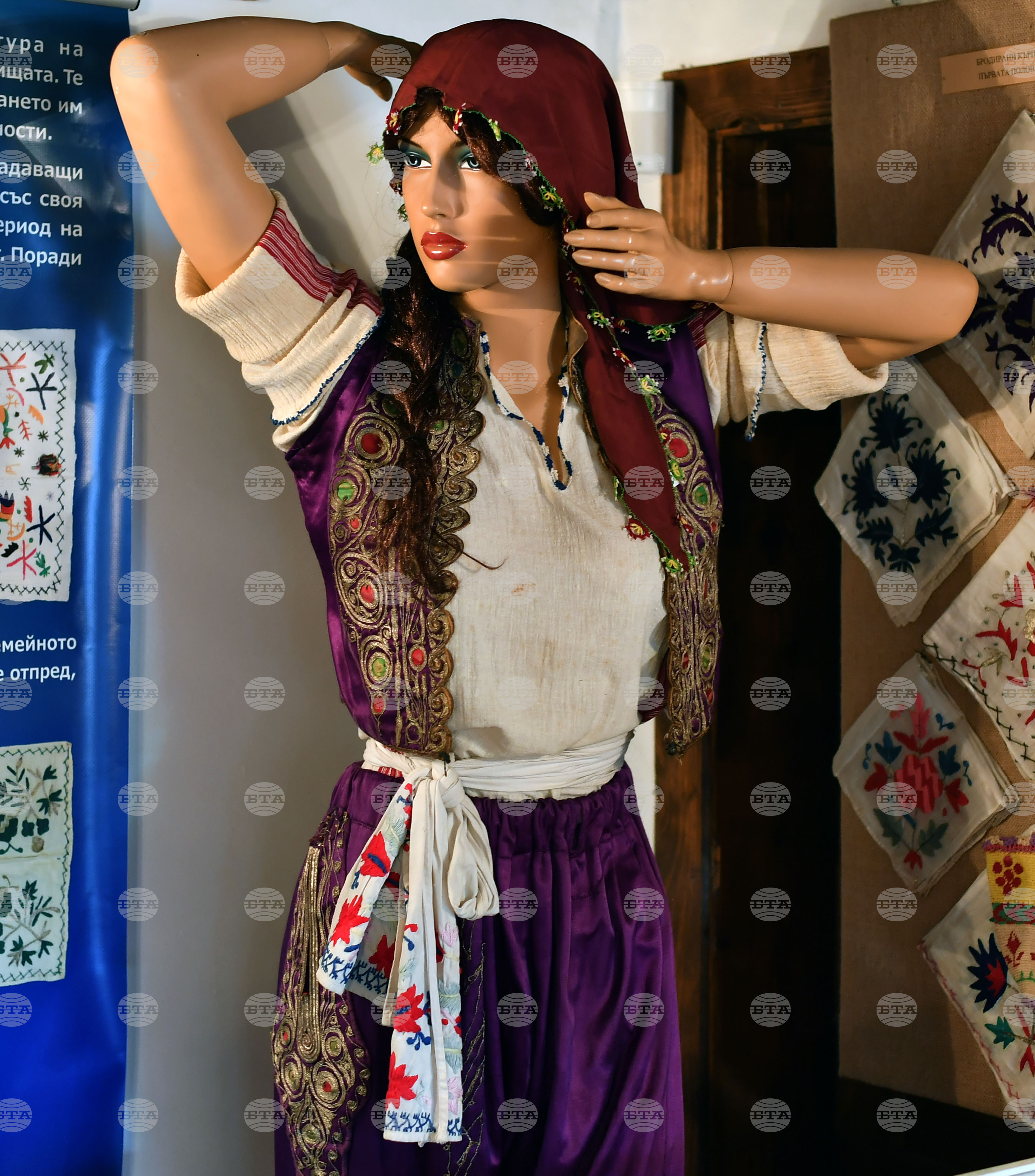 Исперих - изложба - „Пъстрият свят на мюсюлманското везбено изкуство“