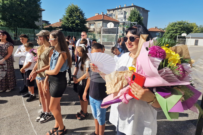 Международният ден на учителя се отбелязва в България и в над 100 държави по света