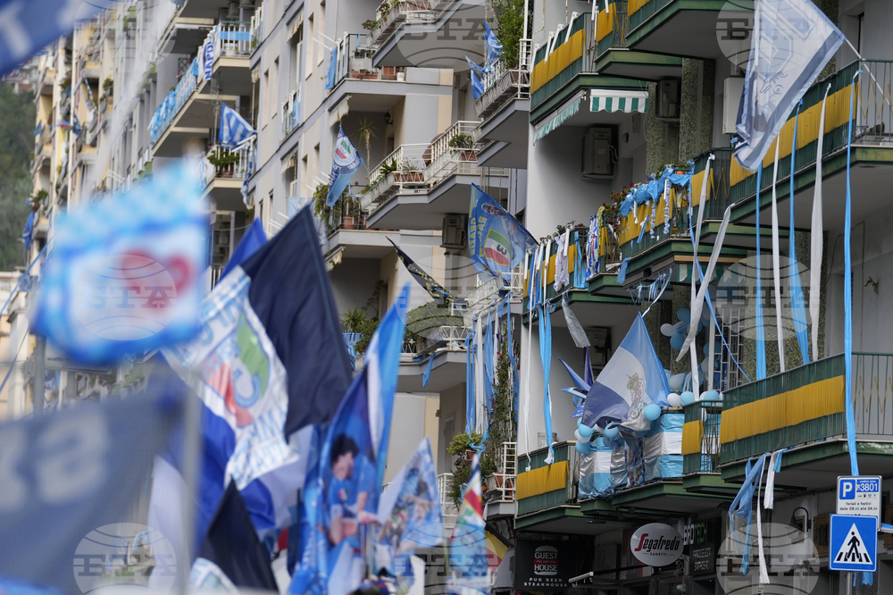 Полицията в Неапол конфискува фалшиви стоки преди мача за титлата на Наполи