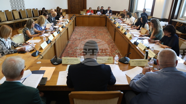 Комисията по образованието и науката обсъди и прие на второ четене промени в Закона за висшето образование