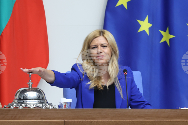Parliament Chair Dotsova Says "Let's Work United for Bulgaria"