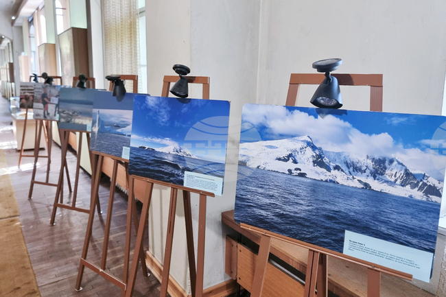 Фотоизложбата „Мисия Антарктида“ гостува в Плевен