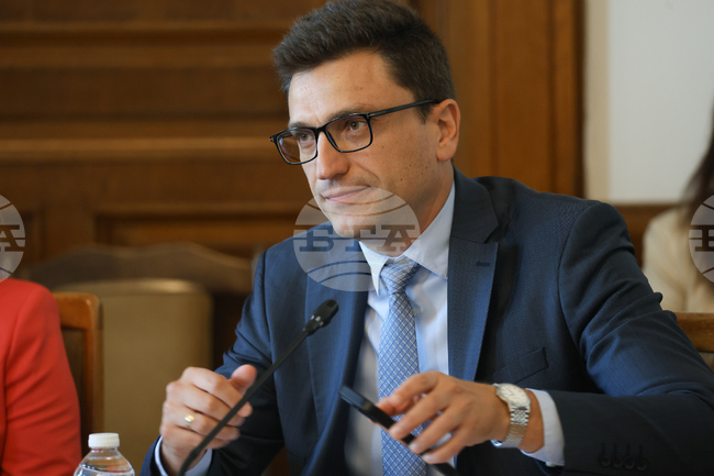  Социалната комисия не прие на първо четене промени в Закона за семейните помощи за деца