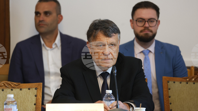 Education Minister Valchev Plans Package to Improve School Discipline