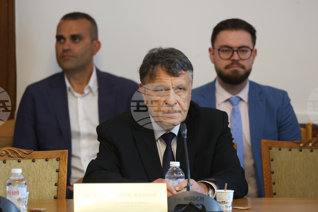 Education Minister Valchev Plans Package to Improve School Discipline