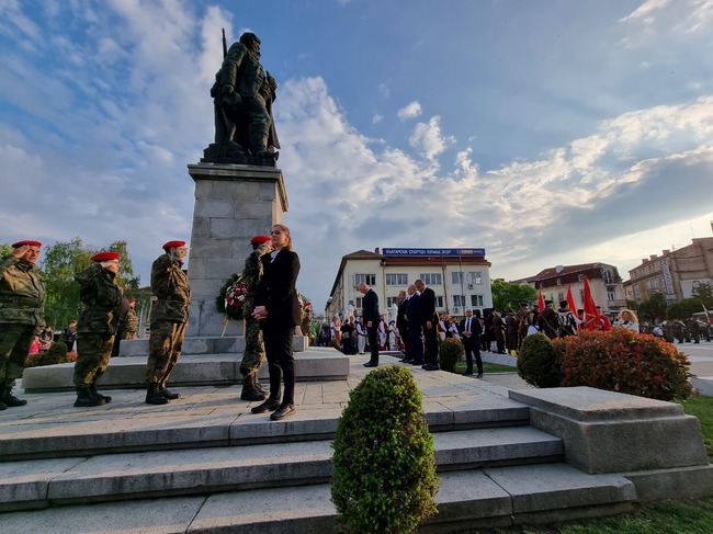Посланието за нас днес е любов към родината, вярата, че саможертвата си заслужава, каза в Благоевград Росен Желязков