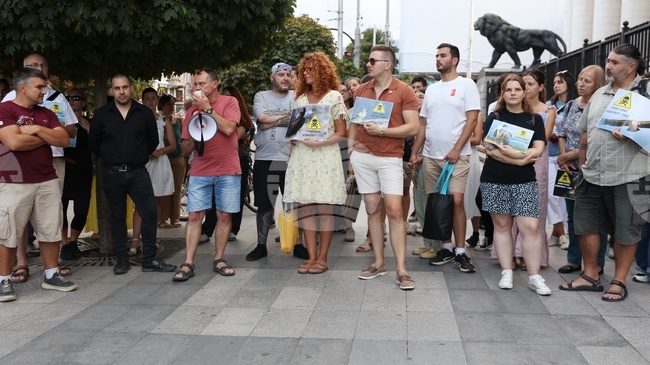 Природозащитници протестираха пред Съдебната палата в София с искане за по-ефективно прилагане на законите в защита на дивата природа