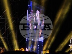 Лили Иванова пее на сцена пред храм-паметника „Александър Невски“, снимка – Даниел Димитров/ БТА