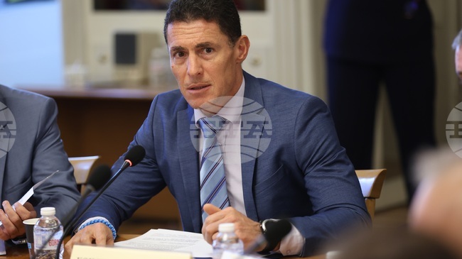 Държавата разработва пакет от целеви мерки за най-нуждаещите се и бизнеса, ако цените на горивата станат непосилни, заяви председателят на парламентарната Комисия по бюджет и финанси