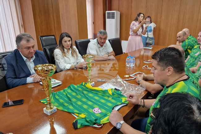 Участниците в шуменските отбори на Международната учителска спартакиада представиха отличията си от спортния форум
